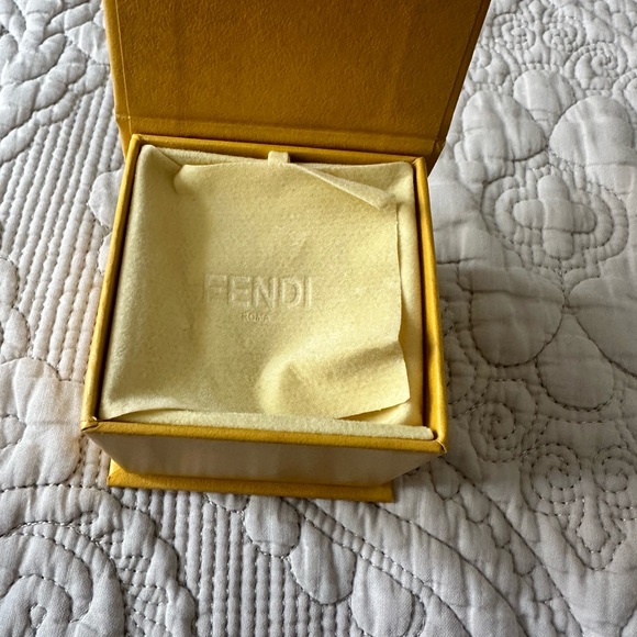 FENDI Beautiful ring - Picture 3 of 3